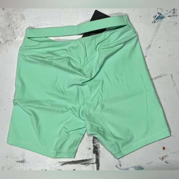 COPY - Alphalete Women’s Tenacity Leo Short - Picture 3 of 10
